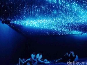 Terpukau! Kilauan Instalasi Futuristik di Wave of Tomorrow 2019