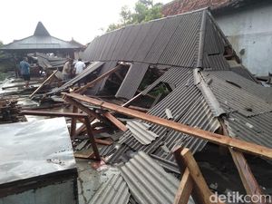 Penampakan Rumah-rumah Rusak di Brebes Akibat Terjangan Angin