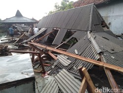 Penampakan Rumah-rumah Rusak di Brebes Akibat Terjangan Angin