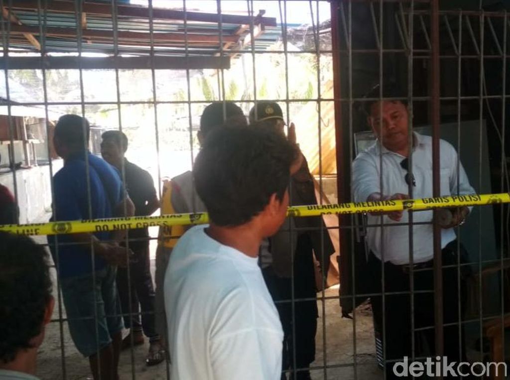 Polisi Selidiki Motif Bule Belanda Bunuh Wanita di Kamar Rumahnya Polisi Selidiki Motif Bule Belanda Bunuh Wanita di Kamar Rumahnya