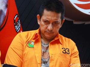 Detik-detik Ibra Azhari Digerebek Polisi karena Narkoba Detik-detik Ibra Azhari Digerebek Polisi karena Narkoba