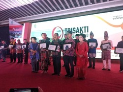 Sukses Kembangkan Pariwisata, Banyuwangi Raih Trisakti Tourism Award