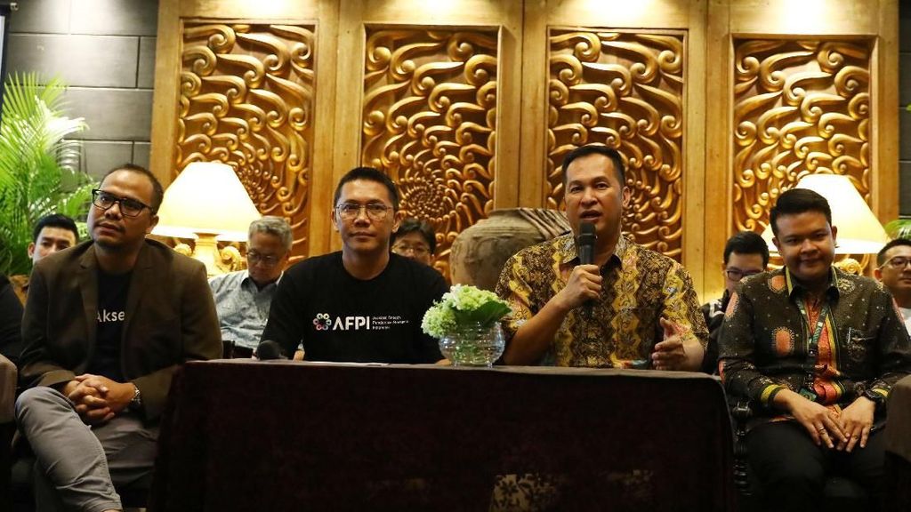Belasan Fintech P2P Lending Kantongi Izin OJK Belasan Fintech P2P Lending Kantongi Izin OJK