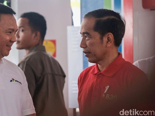 Momen Jokowi dan Ahok Ngobrol Berdua, Bahas Apa Ya?