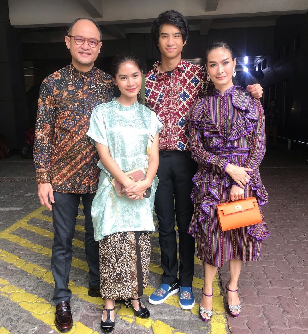 Iis Dahlia dan koleksi tas mewah