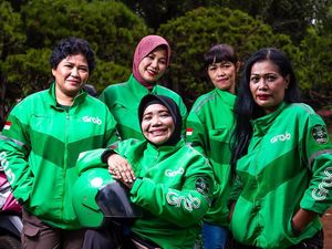 Usia 50 Tahun, Mala Banting Tulang Jadi Ojol Hidupi Keluarga