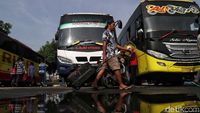 Menengok Hiruk Pikuk Pemudik di Terminal Tanjung Priok