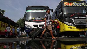 Menengok Hiruk Pikuk Pemudik di Terminal Tanjung Priok