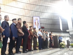 Cek Perayaan Natal di Gereja Katolik Santo Kristoforus, Anies Dicurhati Banjir