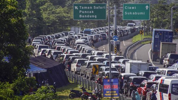 H-1 Natal, Kawasan Puncak Dipadati Kendaraan