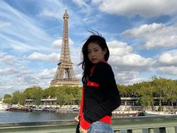 Ragam Potret Artis Saat Kunjungi Menara Eiffel
