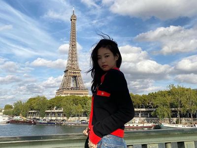 Ragam Potret Artis Saat Kunjungi Menara Eiffel
