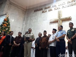 Kunjungi Gereja di Rawamangun, Anies Cerita Proses Pohon Natal di Thamrin 10