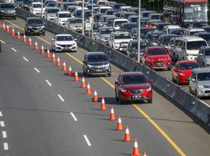 Kawasan Puncak Satu Arah ke Arah Jakarta Siang Ini hingga Pukul 18.00 WIB Kawasan Puncak Satu Arah ke Arah Jakarta Siang Ini hingga Pukul 18.00 WIB
