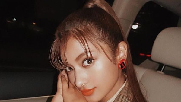 Ini Rola, Model Jepang Keturunan Rusia yang Wajahnya Ada di Mana-Mana