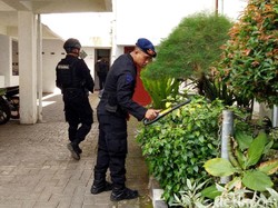 Momen Tim Penjinak Bom Sterilkan Gereja di Makassar