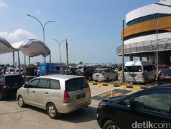 H-1 Natal, Dermaga Eksekutif Merak Padat