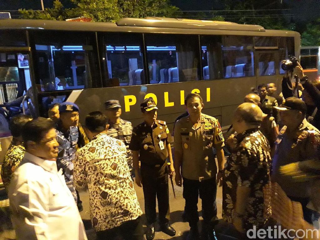 Keliling Yogya Cek Situasi Malam Natal, Kapolda DIY: Aman! Keliling Yogya Cek Situasi Malam Natal, Kapolda DIY: Aman!