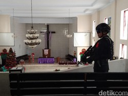 Tim Jibom Mulai Sterilkan Gereja Jelang Malam Natal di Makassar