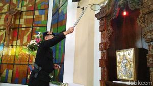 Tim Jibom Sterilisasi Gereja di Ciamis dan Pangandaran