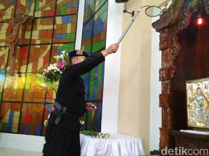 Tim Jibom Sterilisasi Gereja di Ciamis dan Pangandaran Tim Jibom Sterilisasi Gereja di Ciamis dan Pangandaran