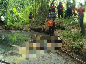 Mayat Pria Setengah Bugil Ditemukan Warga Mojokerto Saat Buang Sampah Mayat Pria Setengah Bugil Ditemukan Warga Mojokerto Saat Buang Sampah