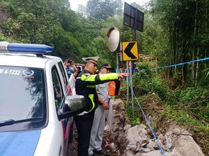 Bus Sriwijaya Terjun ke Jurang, Polisi: Diduga Karena Rem Blong Bus Sriwijaya Terjun ke Jurang, Polisi: Diduga Karena Rem Blong