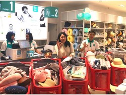 Diskon Hingga 70%, Pelanggan Ini Borong 10 Troli di Okidoki Cilandak