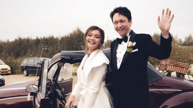 Rina Nose dan Josscy Aartsen