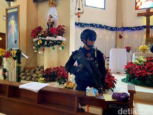 Jelang Misa Natal, Gegana Sisir Gereja di Makassar Jelang Misa Natal, Gegana Sisir Gereja di Makassar