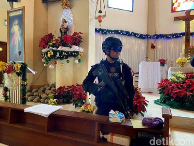 Jelang Misa Natal, Gegana Sisir Gereja di Makassar