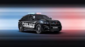 Mobil Listrik Ford Mustang Berseragam Polisi