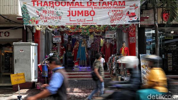 Asyiknya Berburu Diskon Akhir Tahun di Pasar Baru