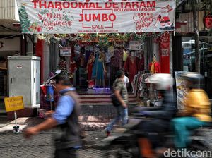 Asyiknya Berburu Diskon Akhir Tahun di Pasar Baru