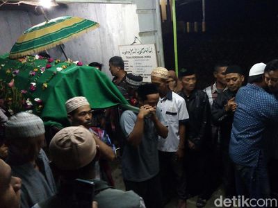 Potret Suasana Pemakaman Mahasiswa Unsika yang Tewas di Gua Lele