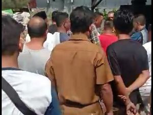 Tertibkan Peternakan Babi Ilegal, Camat di Sumut Diserang Sekelompok Pria Tertibkan Peternakan Babi Ilegal, Camat di Sumut Diserang Sekelompok Pria