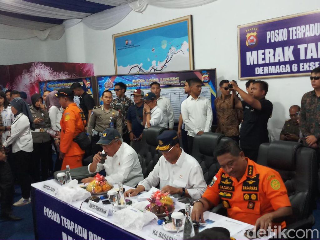 Tinjau Pelabuhan Merak, Menhub: Ada Antrean Satu Jam, Harus Diperbaiki Tinjau Pelabuhan Merak, Menhub: Ada Antrean Satu Jam, Harus Diperbaiki