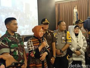 Pastikan Misa Lancar, Risma Keliling Gereja Bareng Forkopimda Surabaya