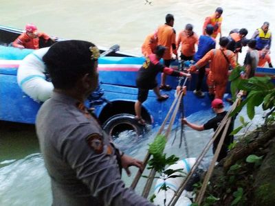 Penampakan Bus Sriwijaya yang Masuk Jurang Sedalam 75 Meter