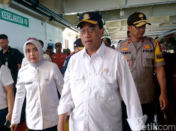 Menhub Tinjau Arus Mudik Natal di Pelabuhan Merak