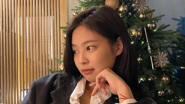 7 Potret Jennie BLACKPINK yang Tetap Cantik Meski Wajah Polos Tanpa Makeup