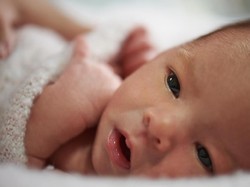 7 Tips Alami Meredakan Batuk Pilek pada Bayi