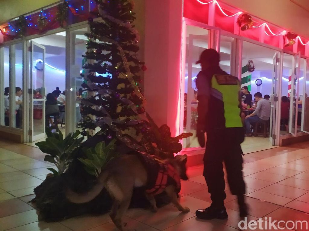 Sterilisasi Gereja Lembah Karmel, Polres Cianjur Terjunkan Anjing Pelacak Sterilisasi Gereja Lembah Karmel, Polres Cianjur Terjunkan Anjing Pelacak