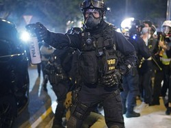 Bentrok Malam Natal, Polisi Tembakkan Gas Air Mata ke Demonstran Hong Kong