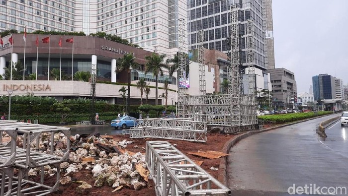 Penampakan batu gabion di dekat Bundaran HI yang akan jadi panggung tahun baru. (Yogi Ernes/detikcom)