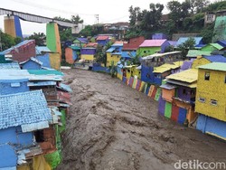 Sungai Brantas Meluap, Begini Penampakan di Kampung Warna-warni