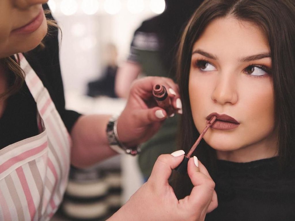 15 Urutan Makeup Lengkap untuk Sehari-hari dari Bubah Alfian