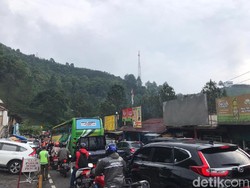 Puncak Bogor Sempat Diguyur Hujan, Lalu Lintas Arah Jakarta Macet