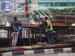 Panggung untuk Perayaan Malam Tahun Baru Mulai Dibangun
