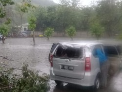 Hujan Es Disertai Angin Kencang Acak-acak Kota Kediri